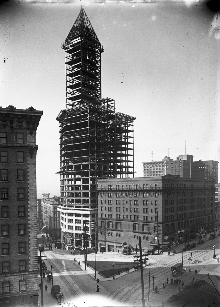 Seattle_-_Smith_Tower_under_construction_-_1913